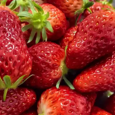 Why freeze dried strawberry powder is perfect for smoothies and baking?